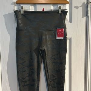 Spanx NWT green camo leggings size L
